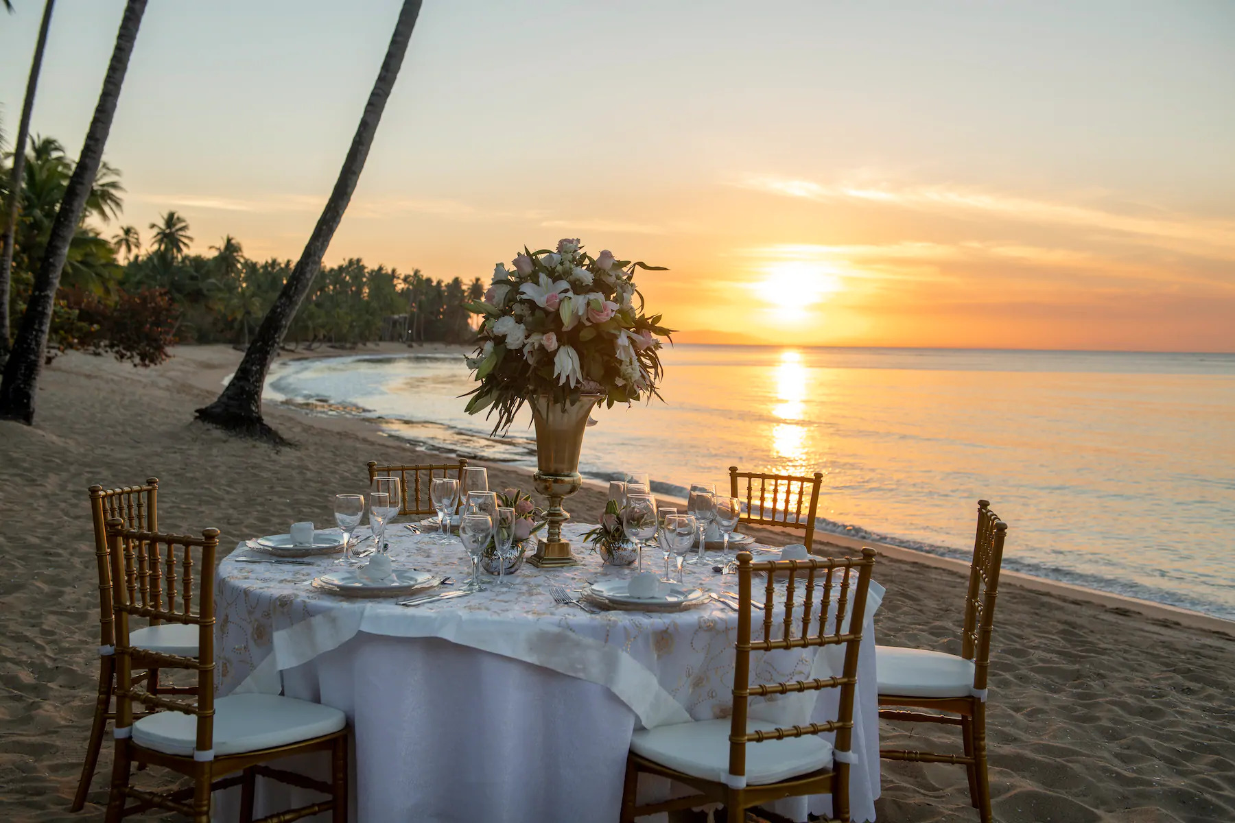 Book your wedding day in Viva Wyndham V Samana